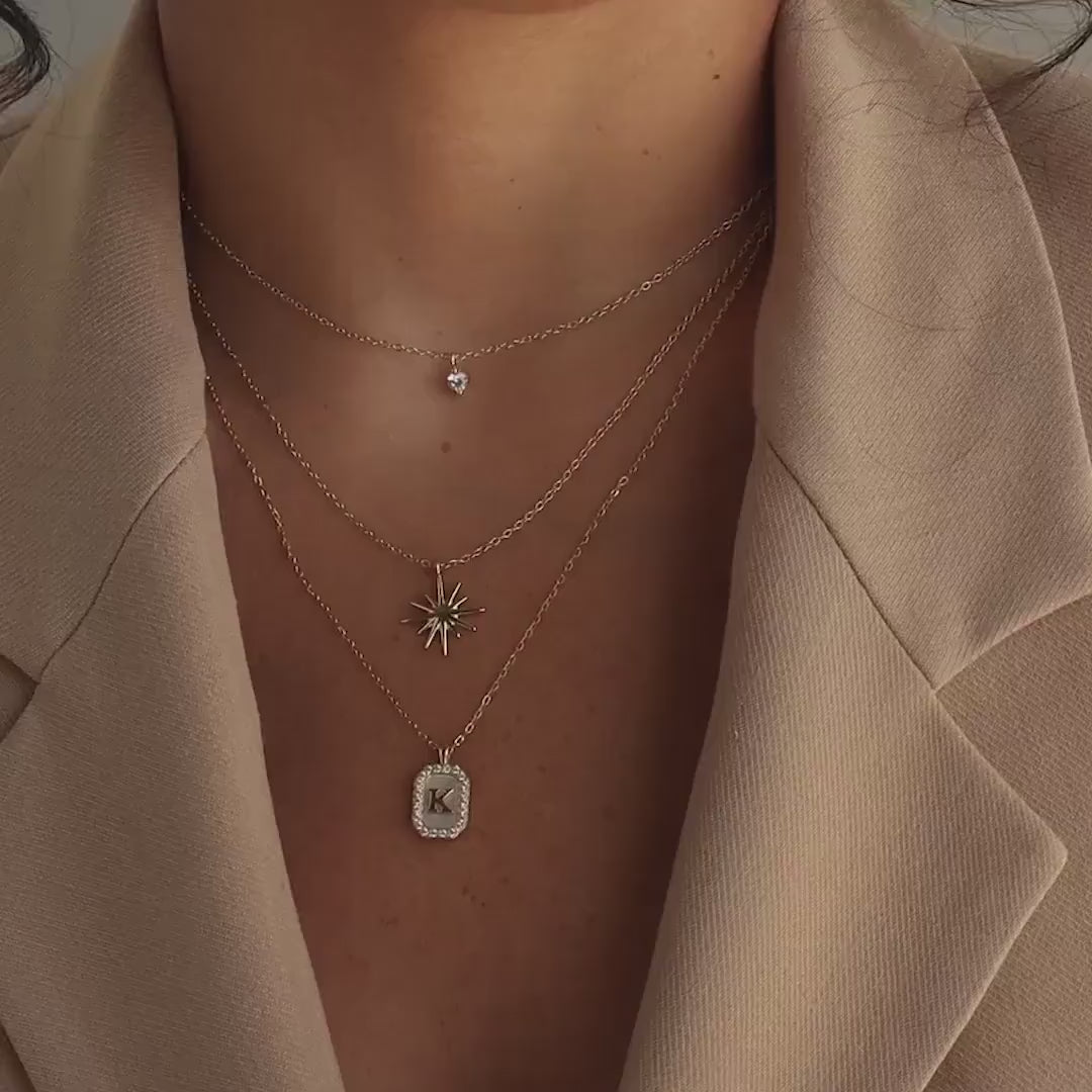 Collier initial en pierres précieuses pavées