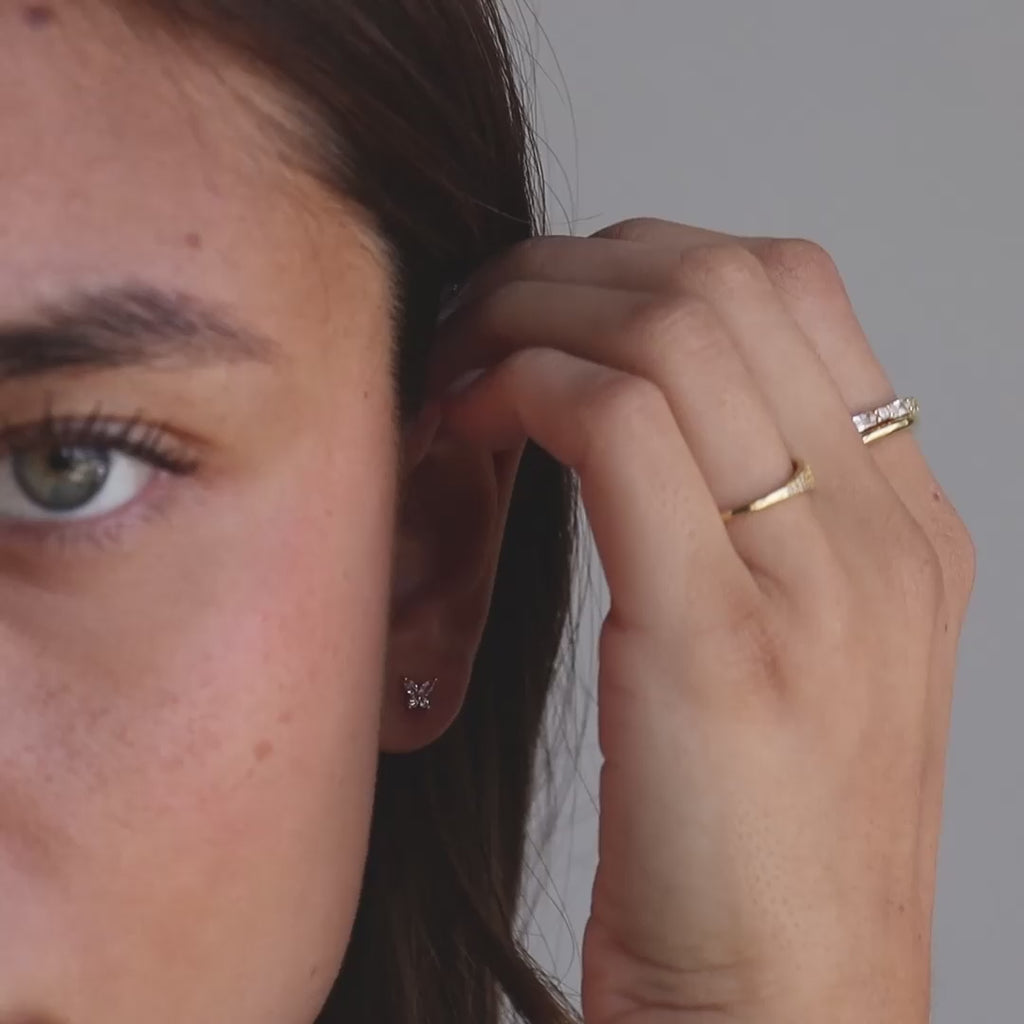 Clous d'oreilles à dos plat avec pierre de naissance papillon