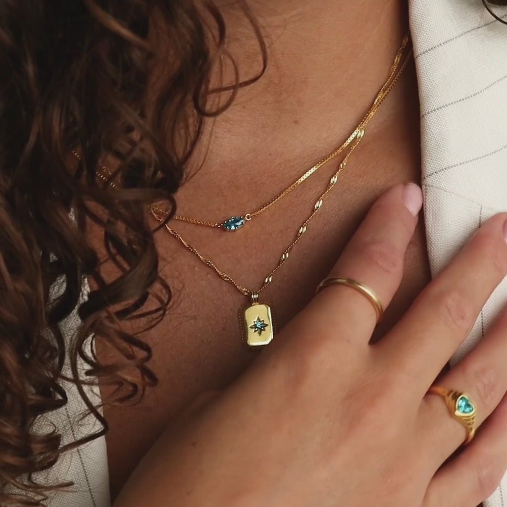 Collier délicat avec pierre de naissance marquise