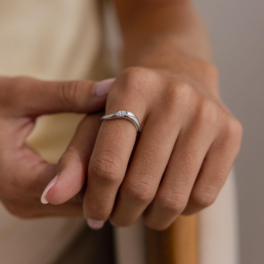 Zen Diamond Curve Ring