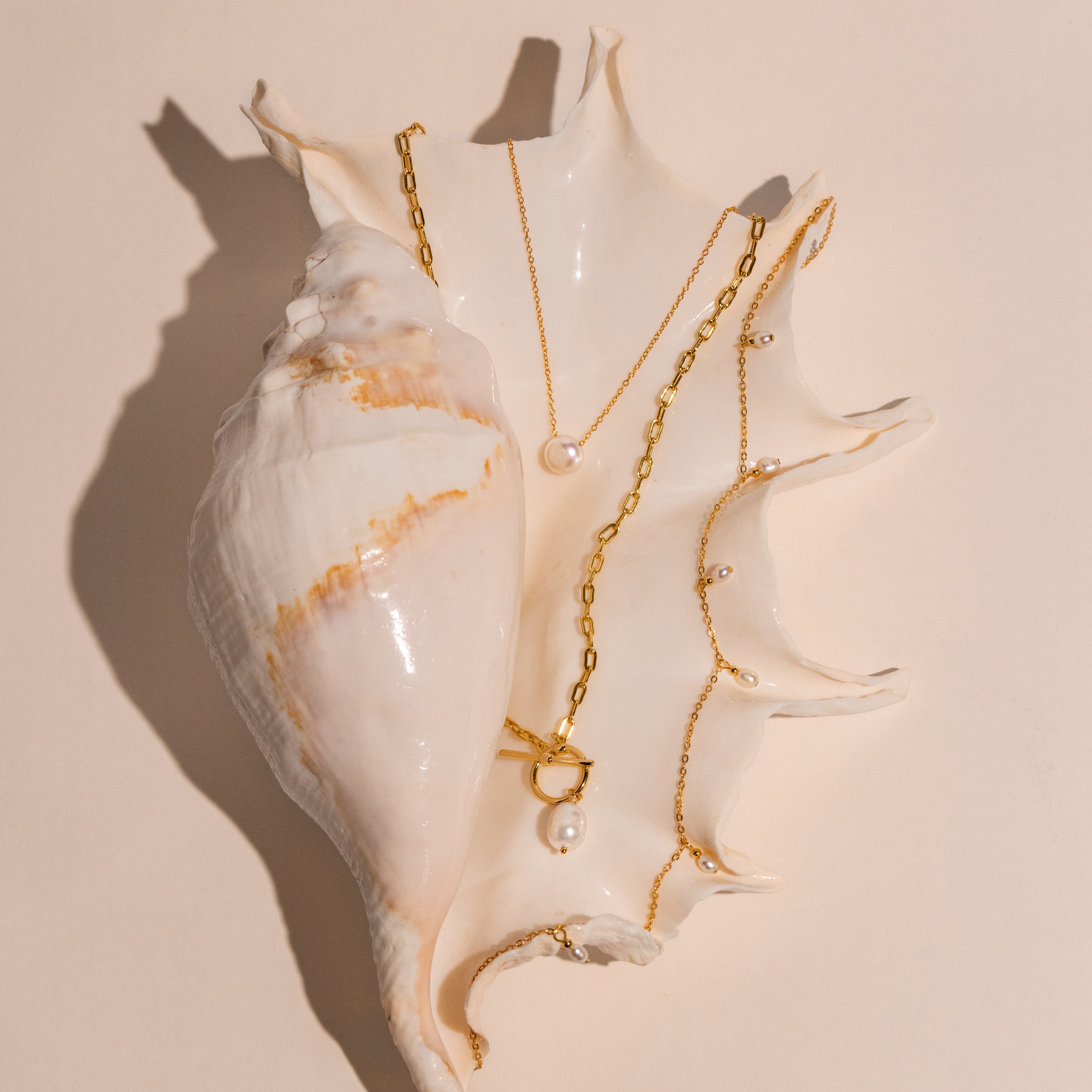 Collier à bascule en perles et trombone
