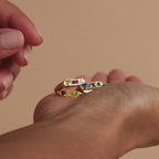 Anillo de sello con piedra de nacimiento atrevida