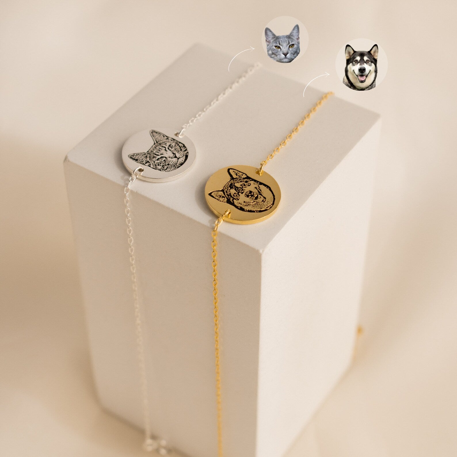 The Pet Portrait Disc Bracelet features pet faces engraved on round pendants, displayed elegantly—making it a heartfelt piece of jewelry and a perfect memorial gift for animal lovers.